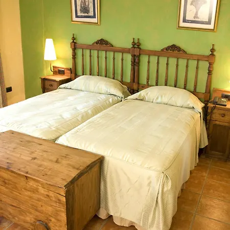 Tirajanas Hotel