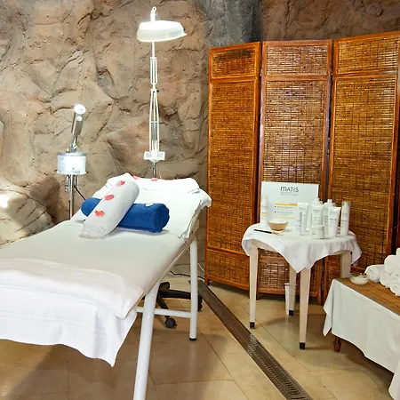 Tirajanas Hotel 4*