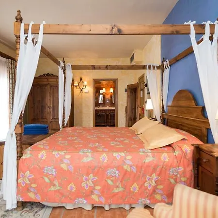 Tirajanas Hotel 4*